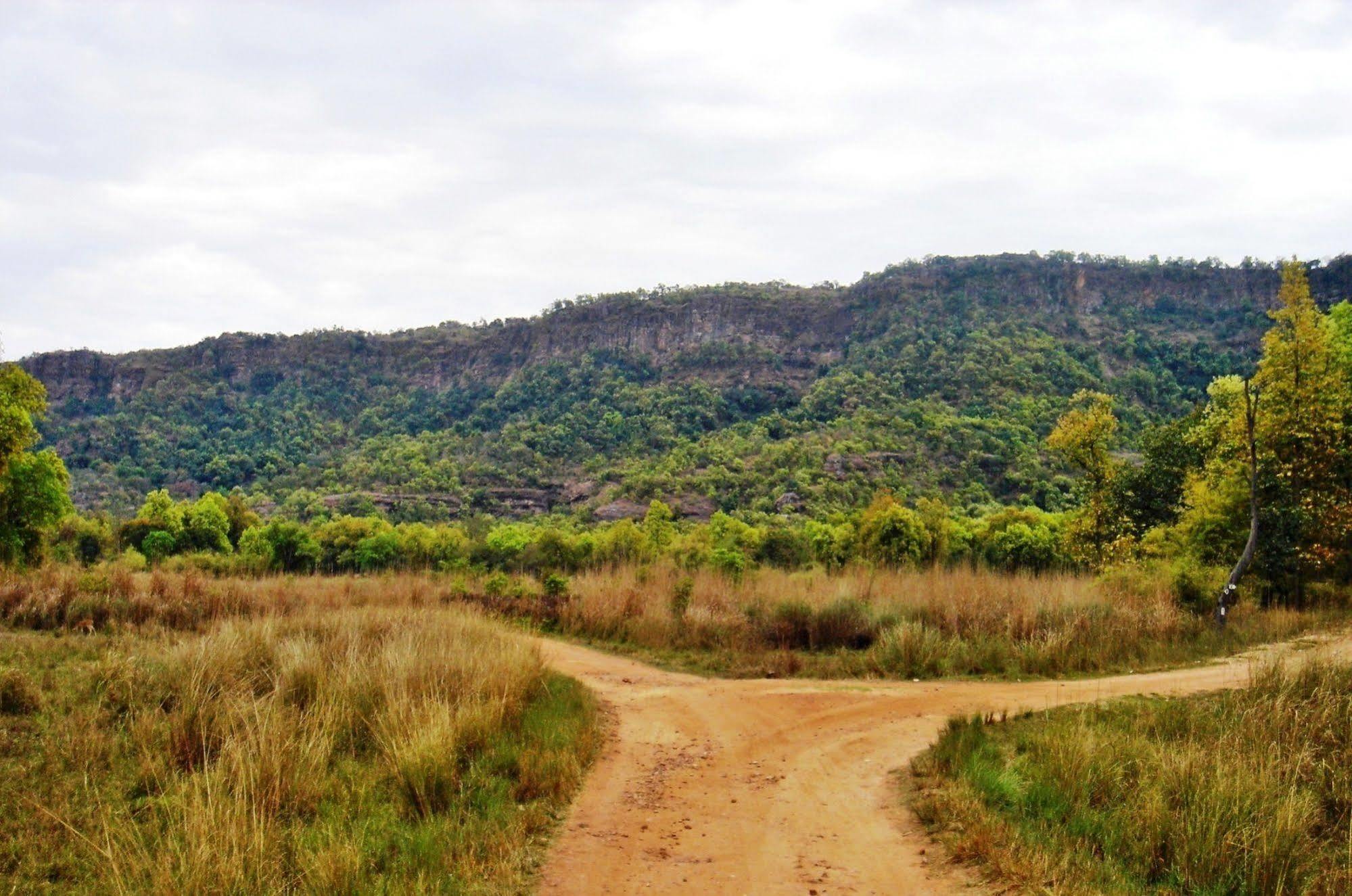 Tiger Trails Resort Tāla Buitenkant foto